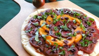Photo of Pizza aux tomates fraîches et basilic à l’ail