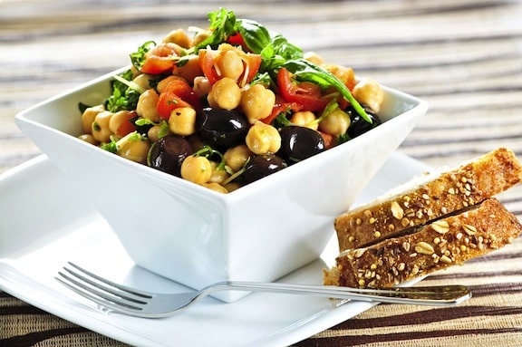 Recette de salade de pois chiches aux tomates et aux olives