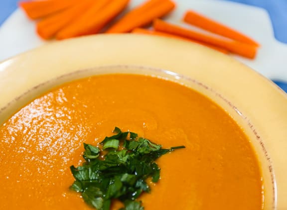 Recette de soupe aux carottes au cari et à la noix de coco