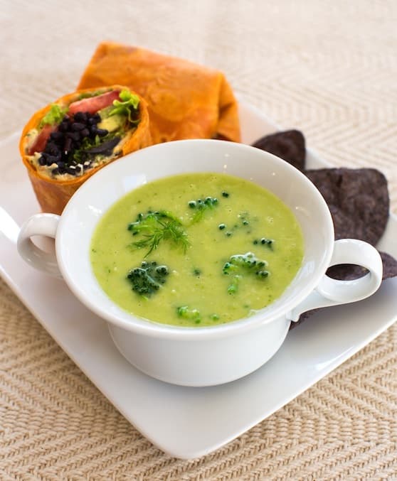 Recette de soupe végétalienne à la crème de brocoli