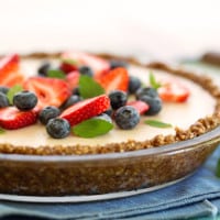 Croûte à tarte aux noisettes sans cuisson avec garniture au pouding à la vanille