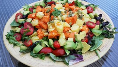 Photo of Salade de pommes de terre douces et blanches avec mélange de légumes verts