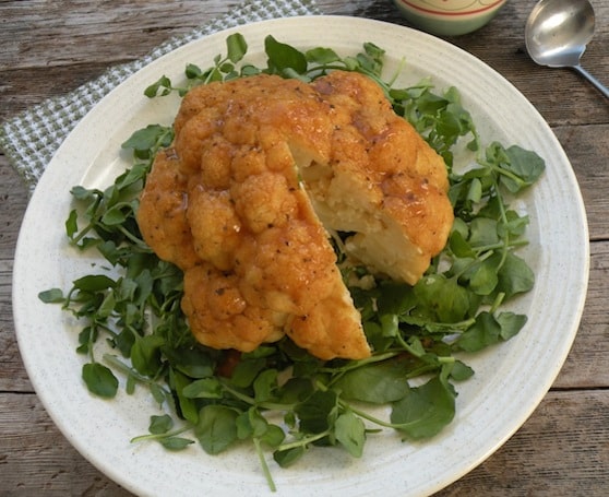 Recette de rôti de couronne de chou-fleur végétalien