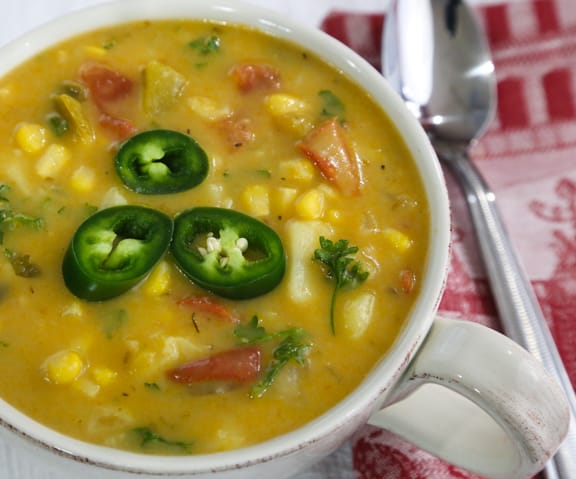 Recette de soupe aux pommes de terre, au maïs et au chili vert