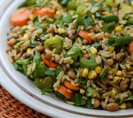 Recette de salade de riz sauvage au maïs et aux pois aux yeux noirs