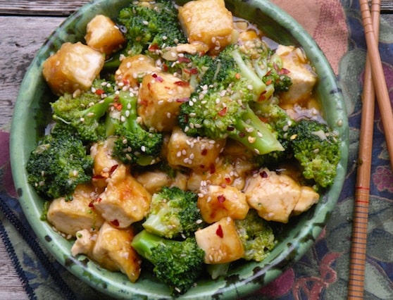 Recette de tofu et brocoli au sésame et au gingembre