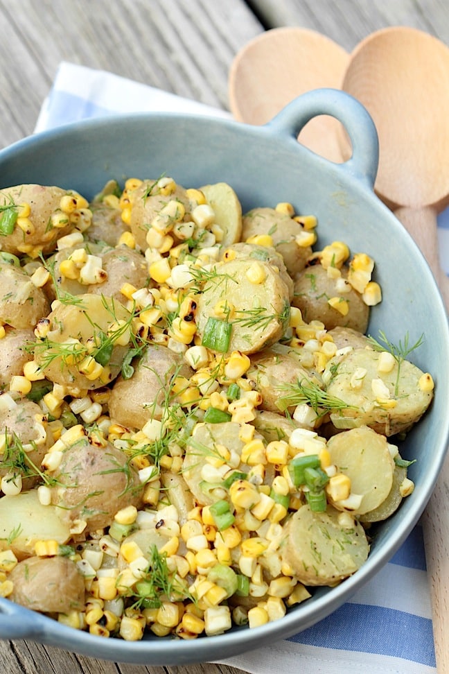 Salade de pommes de terre et de maïs par Sophia Z de Love and Lentils
