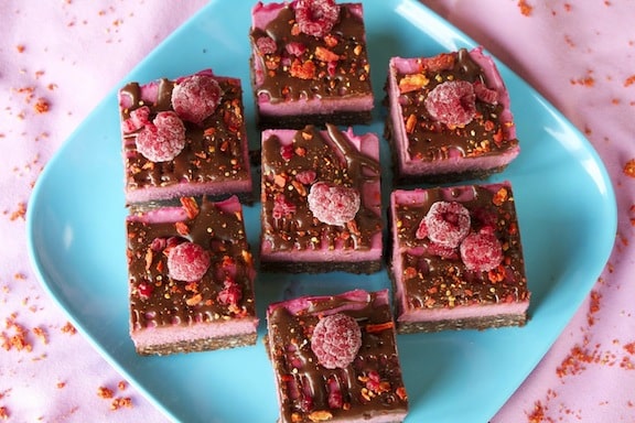 Brownies au chocolat cru et aux framboises de Sweetly Raw