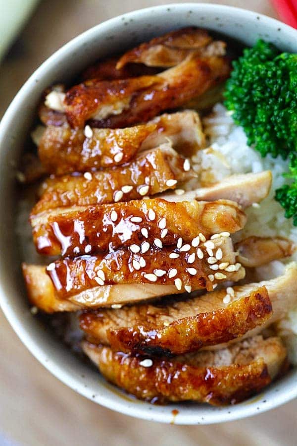 Recette de poulet teriyaki avec sauce teriyaki et poulet.