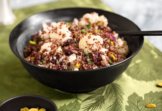 Pilaf de quinoa avec chou-fleur et noix