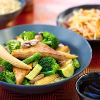 Tofu aux légumes verts