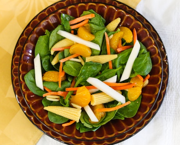 Salade de maïs aux épinards et aux oranges