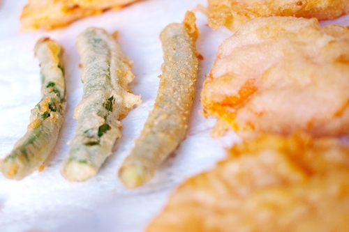 Recette de pâte tempura super facile et rapide à préparer à la maison et à manger avec tous vos légumes préférés.