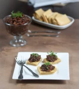 Tapenade de tomates séchées aux olives noires Allyson Kramer