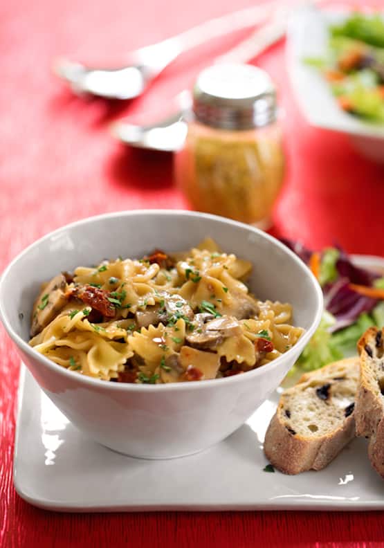 Farfalle (pâtes noeud papillon) aux champignons et tomates séchées Recettes