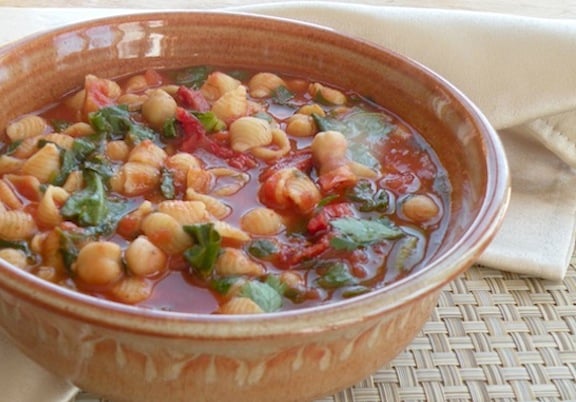 soupe de tomates aux pois chiches et de petites pâtes recette