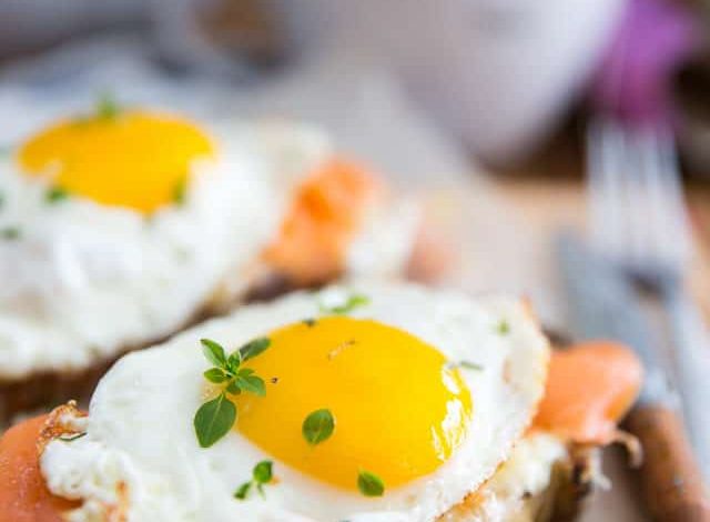 Ready in mere minutes, these Smoked Salmon and Sharp Cheddar Croque-Madame make for a super quick and easy, yet super elegant and delicious breakfast.