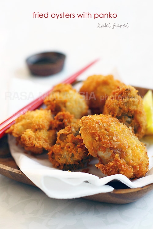 Recette d'huîtres frites au panko (Kaki Furai / Kaki Fry) - Tout le monde aime le panko, ou chapelure japonaise, qui donne aux aliments frits un enrobage aéré, léger et super croustillant.  |  rasamalaysia.com
