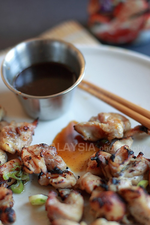 Yakiniku (焼 き 肉) est une viande grillée japonaise ou un barbecue.  Préparez du yakiniku à la maison avec du poulet, du bœuf et / ou des légumes avec cette recette de yakiniku facile.  |  rasamalaysia.com