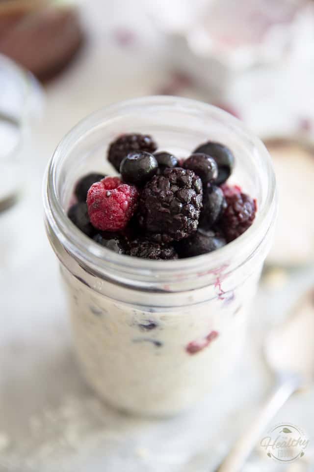 Avoine de nuit à haute teneur en protéines après l'entraînement Easy Berry par Sonia!  Le gourmand en bonne santé |  Recette sur thehealthyfoodie.com