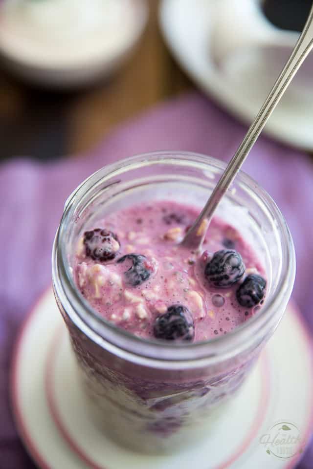 Avoine de nuit à haute teneur en protéines après l'entraînement Easy Berry par Sonia!  Le gourmand en bonne santé |  Recette sur thehealthyfoodie.com