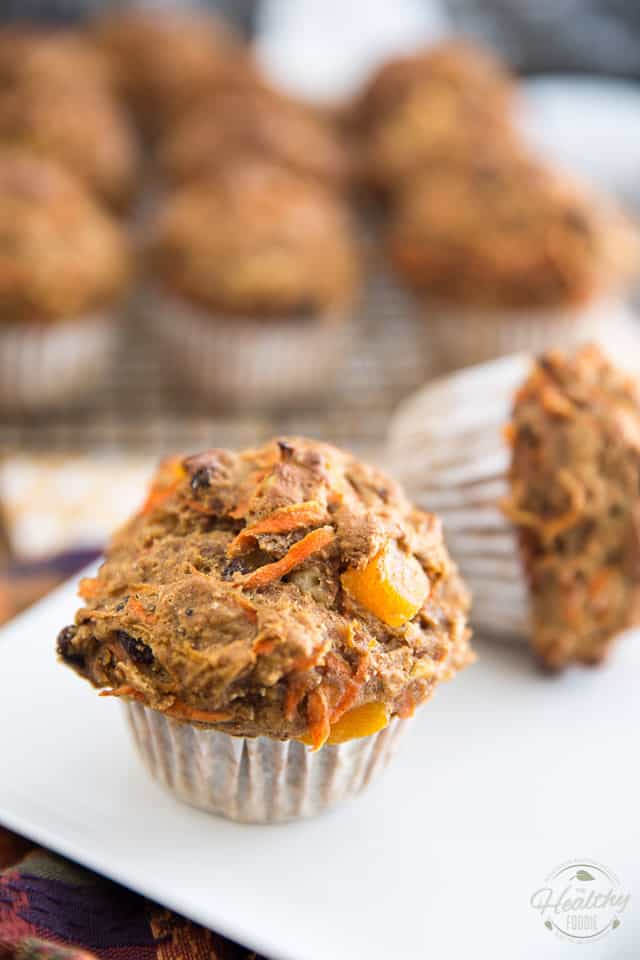 Muffins aux carottes sans sucre ajouté par Sonia!  Le gourmand en bonne santé |  recette sur thehealthyfoodie.com