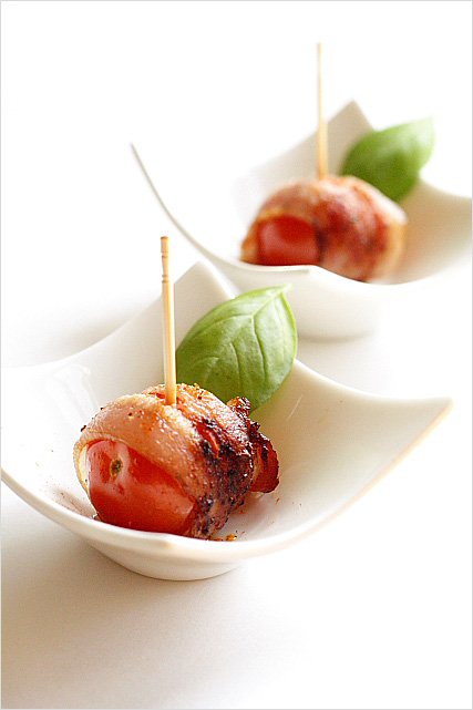 Recette de tomates cerises enrobées de bacon - C'est vraiment simple à faire et les résultats finaux sont délicieux, jolis et plairont à tous!  |  rasamalaysia.com