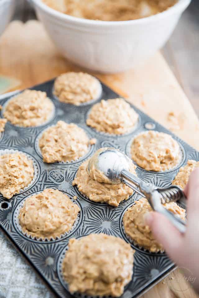 Muffins à l'avoine et au beurre d'arachide naturellement sucrés |  recette sur theheatlhyfoodie.com