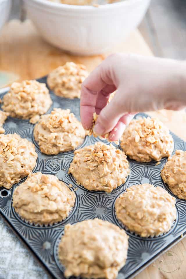 Muffins à l'avoine et au beurre d'arachide naturellement sucrés |  recette sur theheatlhyfoodie.com