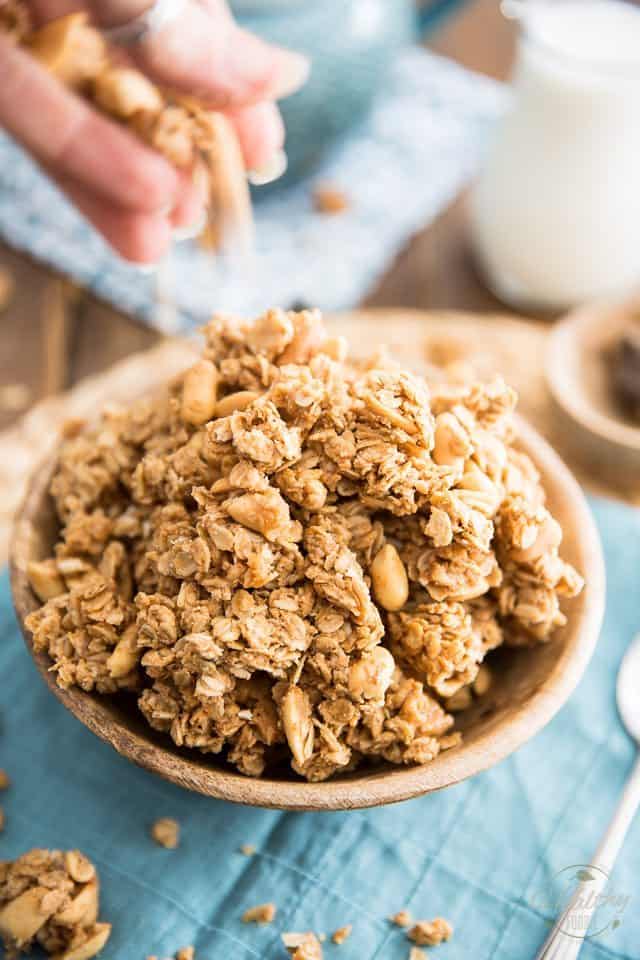 Grappes de granola au beurre d'arachide |  thehealthyfoodie.com