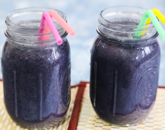 Smoothie aux bananes et aux bleuets