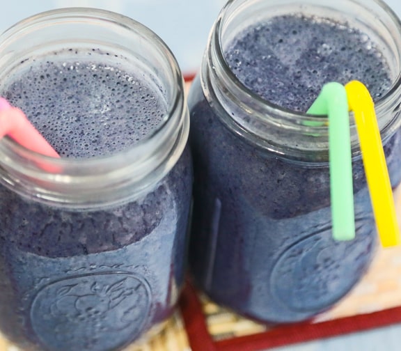 Smoothie aux bananes et aux bleuets