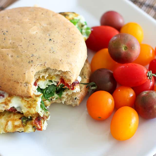 Omelette aux épinards et tomates séchées |  par Sonia!  Le gourmand en bonne santé