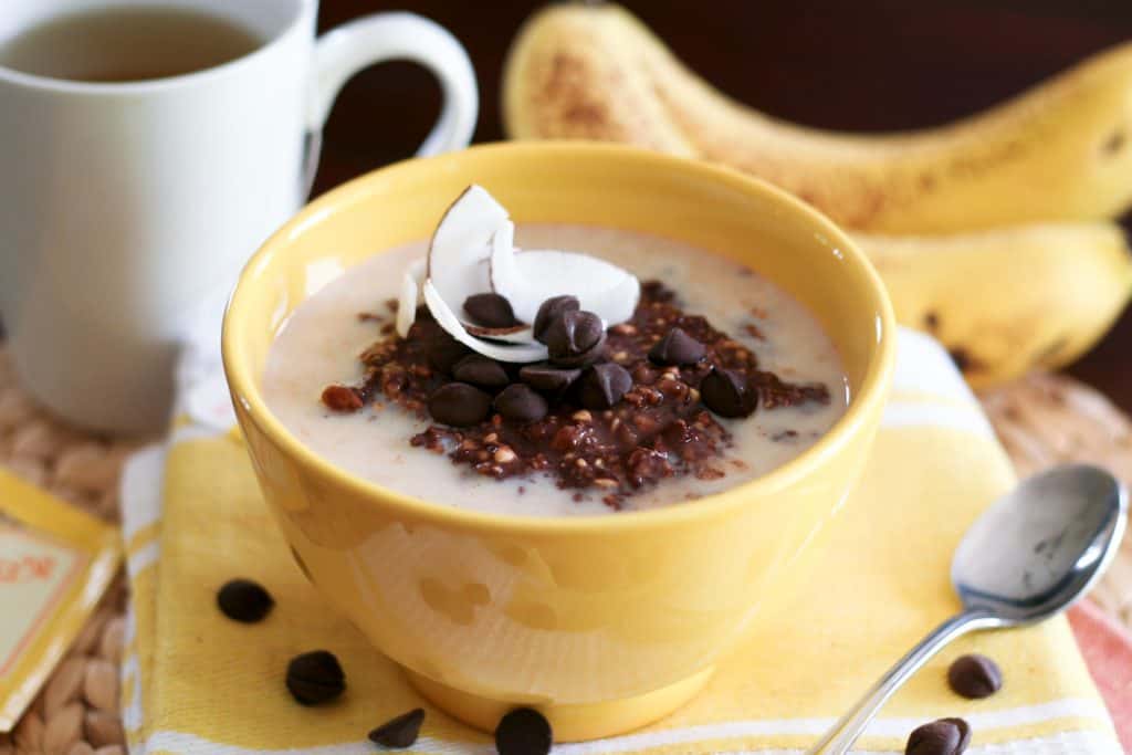 Gruau au chocolat et aux bananes pour la nuit |  thehealthyfoodie.com