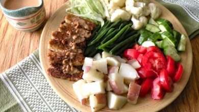 Photo of Assiette de légumes à l’indonésienne avec sauce aux arachides
