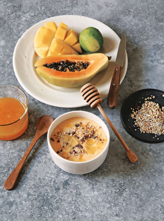 Recette de bol de smoothie à la mangue et à la papaye