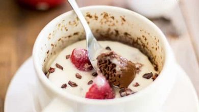 Photo of Gâteau minute au chocolat avec glaçage au yogourt riche en protéines