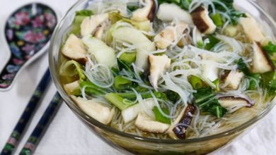 Photo of Soupe de nouilles de riz avec laitue et champignons shiitake