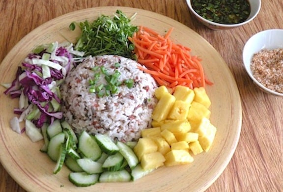 Salade de riz composée thaï (Kao Yum Pahk Dai)