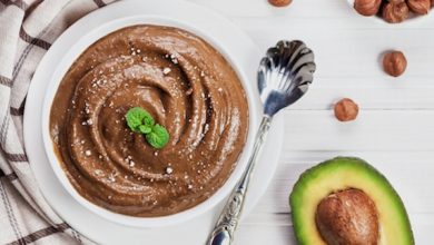 Photo of Mousse à l’avocat et au chocolat et à la maca