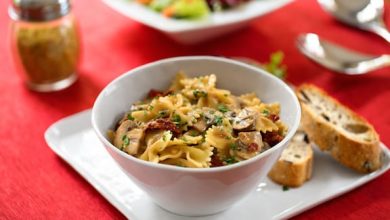 Photo of Pâtes crémeuses noeud papillon aux champignons et tomates séchées