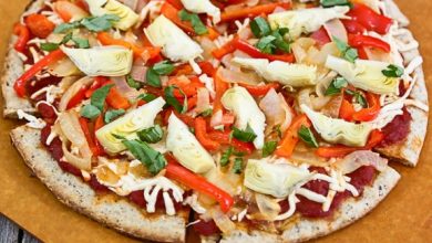 Photo of Pizza aux artichauts vegan avec oignons et poivrons