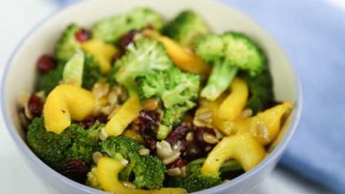Photo of Salade de brocoli aux poivrons jaunes et canneberges