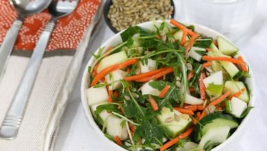 Photo of Salade de légumes verts feuillus avec radis daikon et pousses