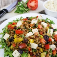 Salade de lentilles à la grecque avec tofu "Feta"