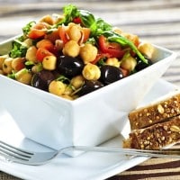 Recette de salade de pois chiches aux tomates et aux olives