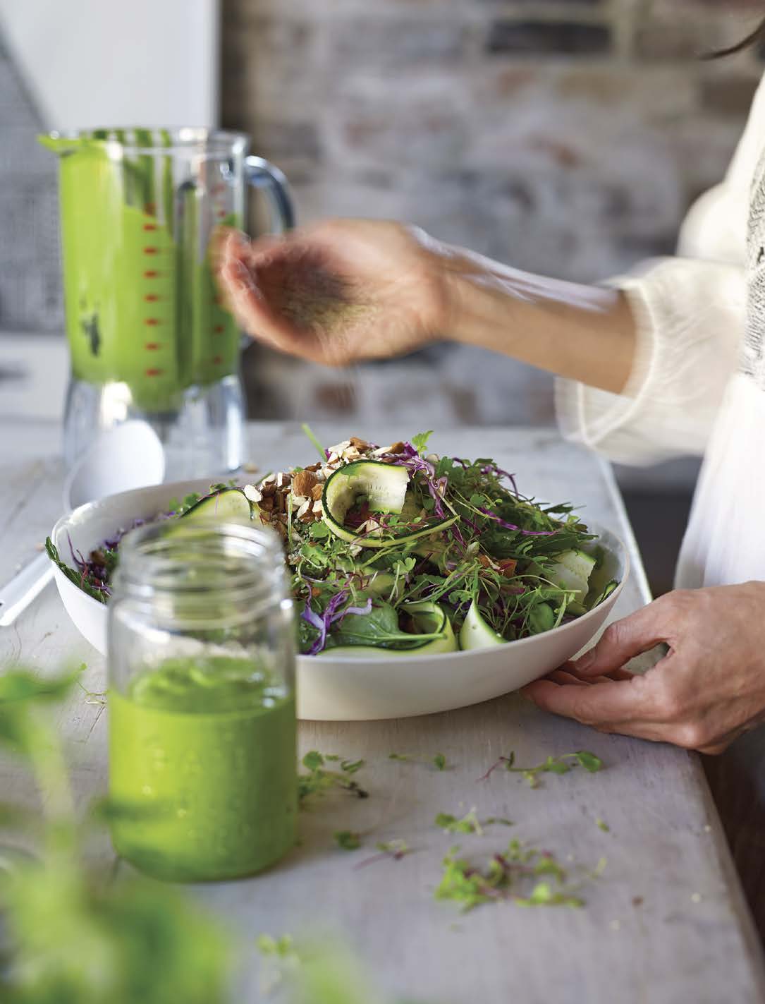 Salade et vinaigrette Green Queen de la Blender Girl de Tess Masters