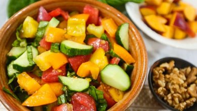 Photo of Salade d’été aux tomates et aux pêches
