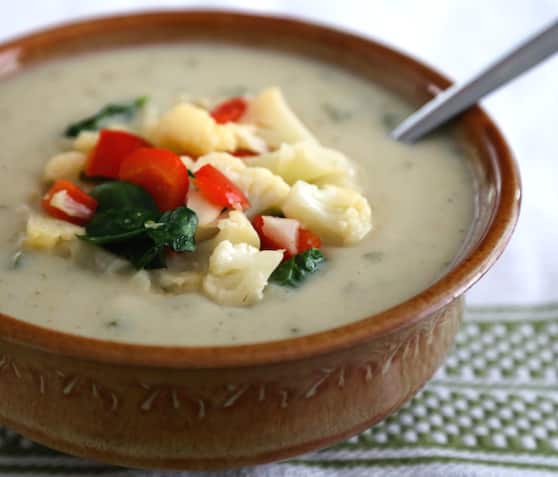 Recette de soupe végétalienne à la crème de chou-fleur