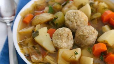 Photo of Soupe aux boulettes de matzo vegan à la séfarade
